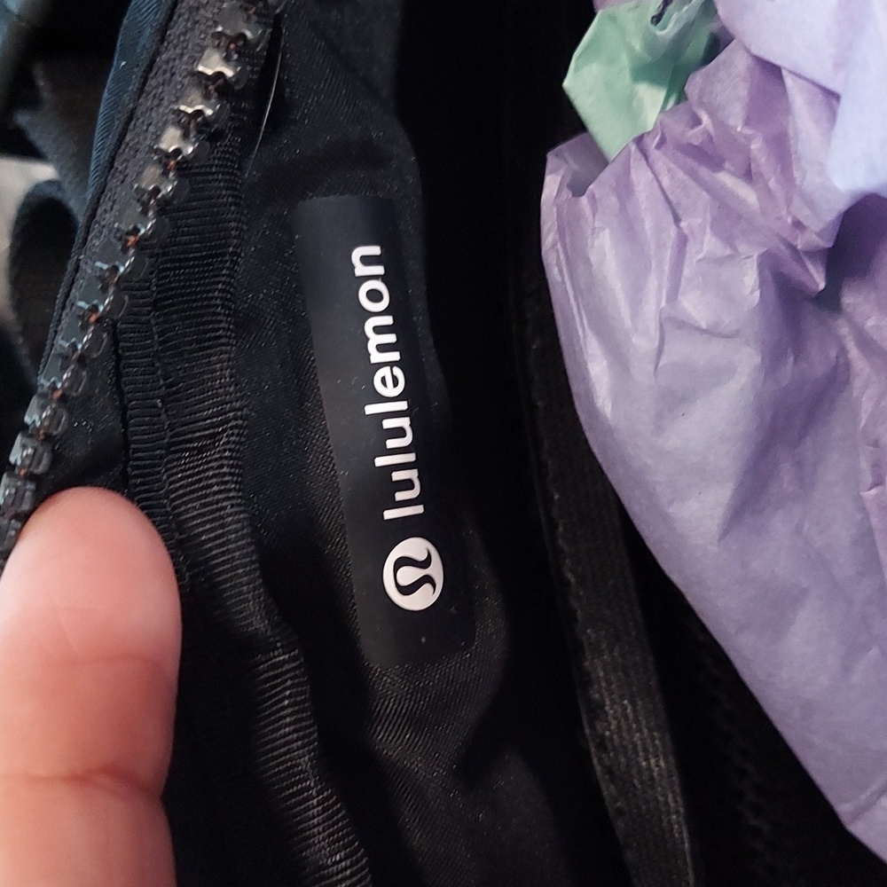 Everywhere Lululemon Belt Bag Black - Picture 3 of 6